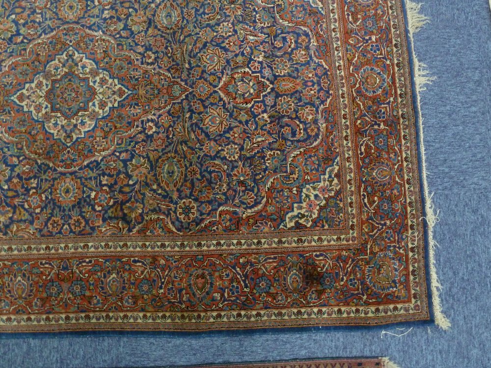 PAIR OF EARLY 20th CENTURY KASHAN PERSIAN RUGS each with concentric diamond shaped centre - Image 3 of 3