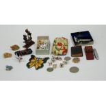 MINOR COLLECTABLES TO INCLUDE; WADE WHIMSIES, 'EVER READY' RAZOR, CASED, CROWN COINS