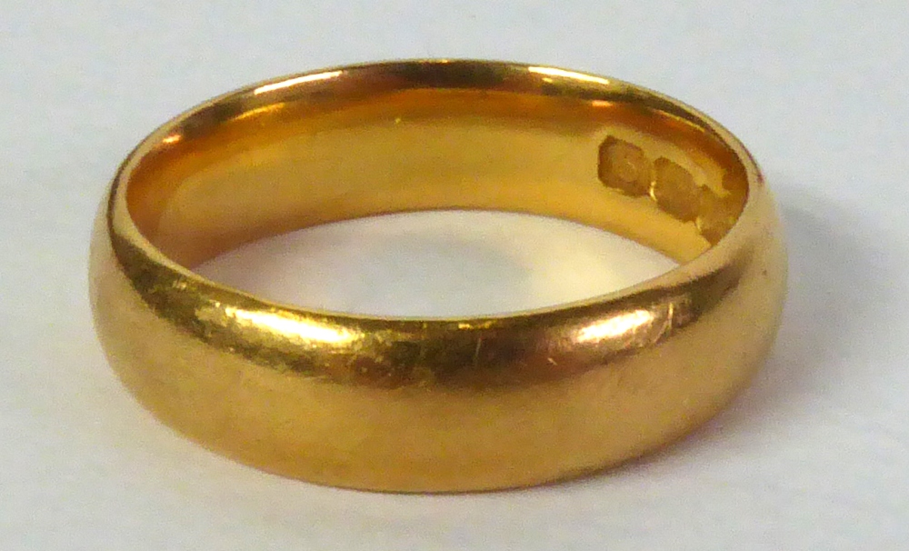 22ct GOLD WEDDING RING, Birmingham 1917, 7.8gms, ring size L/M