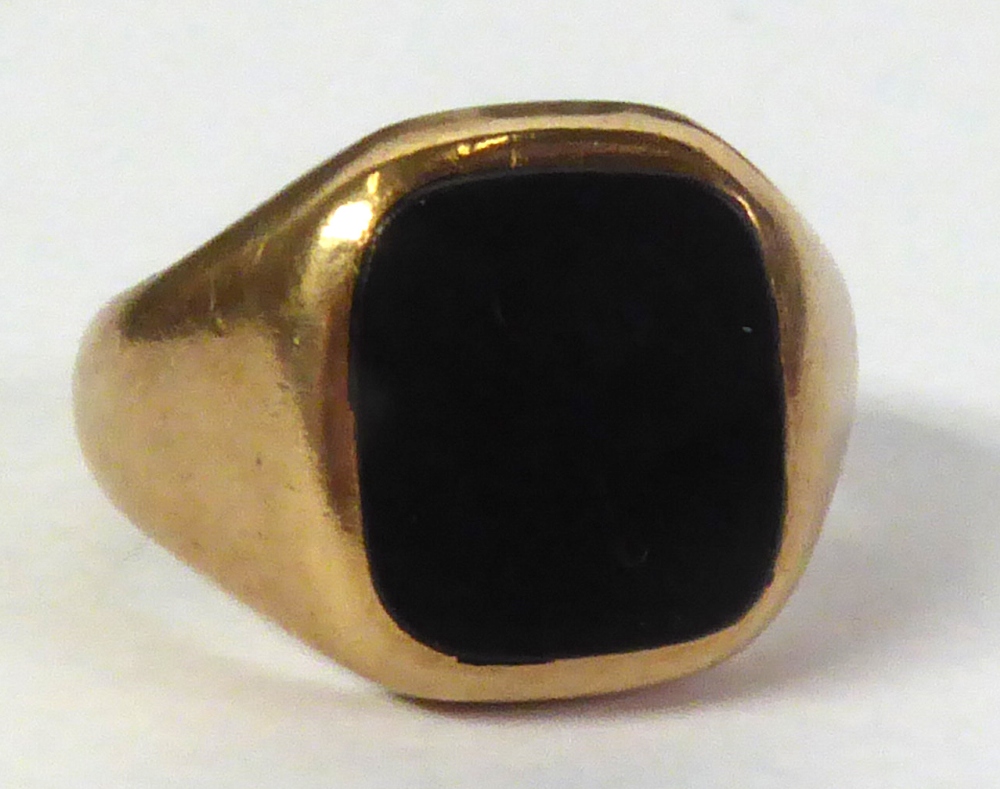 9ct GOLD SIGNET RING, with square black onyx top, 6 gms, ring size 'J'