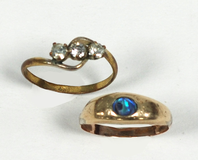 19th CENTURY GOLD COLOURED METAL RING gypsy set with oval abalone shell and a GILT METAL CROSS-