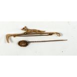 9 CT GOLD BAR BROOCH IN THE FORM OF A RIDING CROP and a running fox with inset ruby eye,