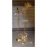 MODERN GILT METAL AND GLASS FLORAL PATTERN STANDARD LAMP, A MATCHING TABLE LAMP AND A BRIGHT METAL
