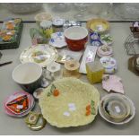 DECORATIVE CERAMICS TO INCLUDE; POOLE POTTERY, ROYAL DOULTON 'BUNNYKINS' PLATE, ROYAL DOULTON 'OLD