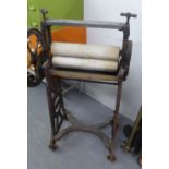 AN EARLY TWENTIETH CENTURY MANGLE