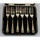 A SET OF SIX SILVER CAKE FORKS with bead borders, in case makers Edward Viners, Sheffield 1957