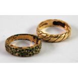 18ct GOLD ROPE PATTERN BAND RING with alternate plain and chased strands, Birmingham 1996, 4.9gms