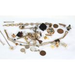 SUNDRY ITEMS OF SILVER AND OTHER COSTUME JEWELLERY including silver fouled anchor and sword