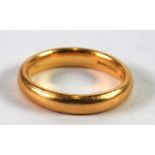 22CT GOLD WEDDING RING, 4.6 gms