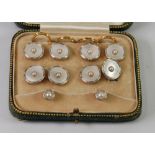 A GENTLEMAN'S 18ct GOLD AND PLATINUM DRESS SET comprising four BUTTONS with separate wire ring