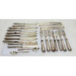 SET OF EIGHT AFTERNOON TEA KNIVES with filled silver handles and two matching forks, Sheffield 1922,