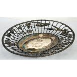A LATE VICTORIAN SILVER OVAL GRAPE DISH, with oval base, wire pattern shallow sides, gadroon edge,