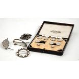 CASED SUITE OF GENT'S 9ct YELLOW GOLD AND 18ct WHITE GOLD TINY SEED PEARL SET CUFF LINKS, BUTTONS