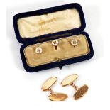 A PAIR OF 9CT GOLD PLAIN DOUBLE OVAL CUFFLINKS, Birmingham 1921, 3.4 gms and a set of three unmarked