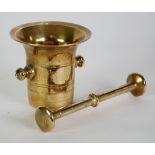 AN EARLY TWENTIETH CENTURY CONTINENTAL BRASS COFFEE GRINDER, together with an ANTIQUE BRASS PESTLE