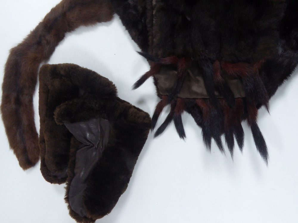 MINK FUR STOLE, A PAIR OF FUR GLOVES AND A FUR COLLAR - Image 2 of 2