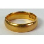 22ct GOLD WEDDING RING, Birmingham 1917, 7.8gms, ring size L/M