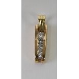 A 18ct YELLOW GOLD FIVE GRADUATED PRINCESS CUT DIAMOND SET PENDANT, with suspension loop, 5.4gms