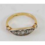 18ct GOLD RING, the lozenge shaped openwork top collet set with five small diamond graduated from