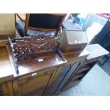 VICTORIAN ROSEWOOD BOOK RACK (AS FOUND) AND A MAHOGANY STATIONERY RACK WITH SLOPING LID (2)