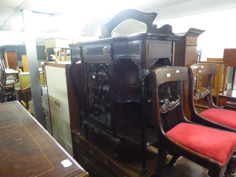 A LATE VICTORIAN DARK MAHOGANY DISPLAY SIDE CABINET, with low mirror back, drawer and glazed