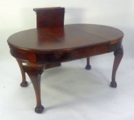 GEORGIAN STYLE MAHOGANY WIND-OUT EXTENDING DINING TABLE, with two extra leaves and a SET OF SIX