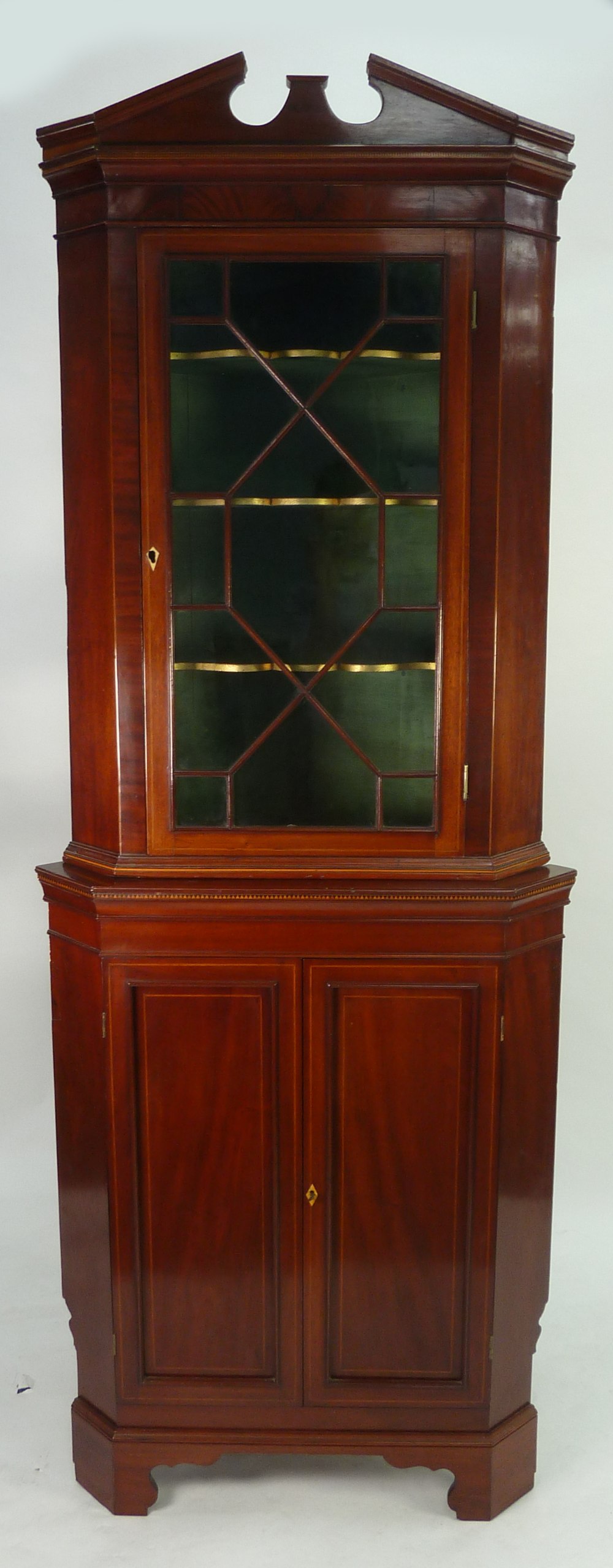 EDWARDIAN LINE INLAID MAHOGANY TWO PART FLOOR STANDING CORNER CUPBOARD, the break arch pediment