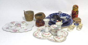 A 'HILLSTONIA' SHELL PATTERN BOWL, ANOTHER, BLUE AND WHITE PLATES, TWO PART CHINA DRESSING TABLE