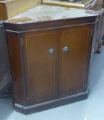 EDWARDIAN LINE INLAID MAHOGANY FLOOR STANDING SINGLE CORNER CUPBOARD WITH TWO DOORS