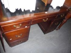 VICTORIAN MAHOGANY PEDESTAL DESK WITH LEATHER INSET TOP, SINGLE CENTRAL DRAWER