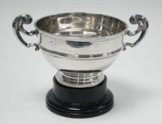 EARLY TWENTIETH CENTURY IRISH SILVER TWO HANDLED PRESENTATION TROPHY CUP by Wakeley and Wheeler,