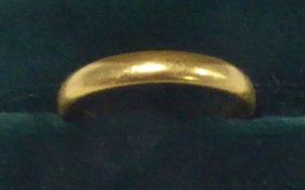22ct GOLD WEDDING RING, Birmingham 1933, 2.8gms, the inside engraved 'Mizpah' ring size 'G'