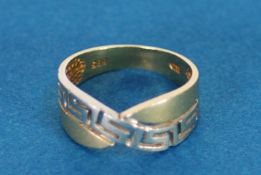 14ct TWO COLOUR GOLD RING, with Greek key pierced cross over top, 3gms, ring size 'M'