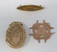 EDWARDIAN 15ct GOLD LOZENGE SHAPED BROOCH, 1.8gms; EDWARDIAN 9ct GOLD ENGRAVED OVAL LOCKET, 4.5gms