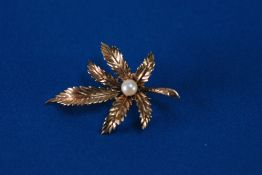 A 9ct GOLD LEAF SHAPE BROOCH, set with a single pearl, 7.5gms