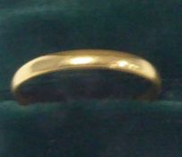 22ct GOLD WEDDING RING, Birmingham hallmark 1914, 1.8gms. ring size 'M'