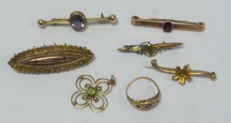 9ct GOLD BAR BROOCH, set to the centre with an oval garnet, SMALLER DITTO with flower-head to