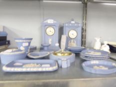 A GOOD COLLECTION OF JASPERWARE BLUE AND WHITE WEDGWOOD TO INCLUDE; THE ' QUEEN MOTHER CLOCK',