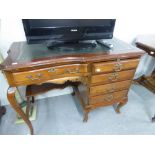 A REPRODUCTION MAHOGANY SINGLE PEDESTAL DESK, green leather inset top, single drawer over the