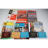 MIX LOT OF FOOTBALL MEMORABILIA TO INCLUDE FA YEAR BOOKS, FOOTBALL LEAGUE REVIEWS, FOOTBALL