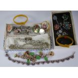 QUANTITY OF VINTAGE PASTE SET AND OTHER VINTAGE COSTUME JEWELLERY