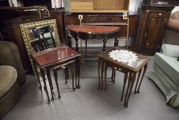 A MAHOGANY NEST OF TRIO COFFEE TABLES, A SIMILAR SET, AND A GILT FRAMED WALL MIRROR AND A SIDE TABLE