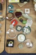A COLLECTION OF APPROX 18 PAPERWEIGHTS TO INCLUDE; CAITHNESS WEIGHTS, COMMEMORATIVE WEIGHTS ETC....
