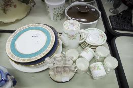 A SET OF SIX PARAGON CHINA COFFEE CANS, SAUCERS AND THE MATCHING COFFEE POT, VARIOUS CHINA PLATES
