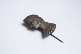 LATE NINETEENTH CENTURY CONTINENTAL CAST BRONZE PIN BROOCH, DEPICTING HEAD AND SHOULDERS OF A