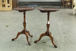 A PAIR OF MODERN REPRODUCTION MAHOGANY TRIPOD WINE TABLES (2)