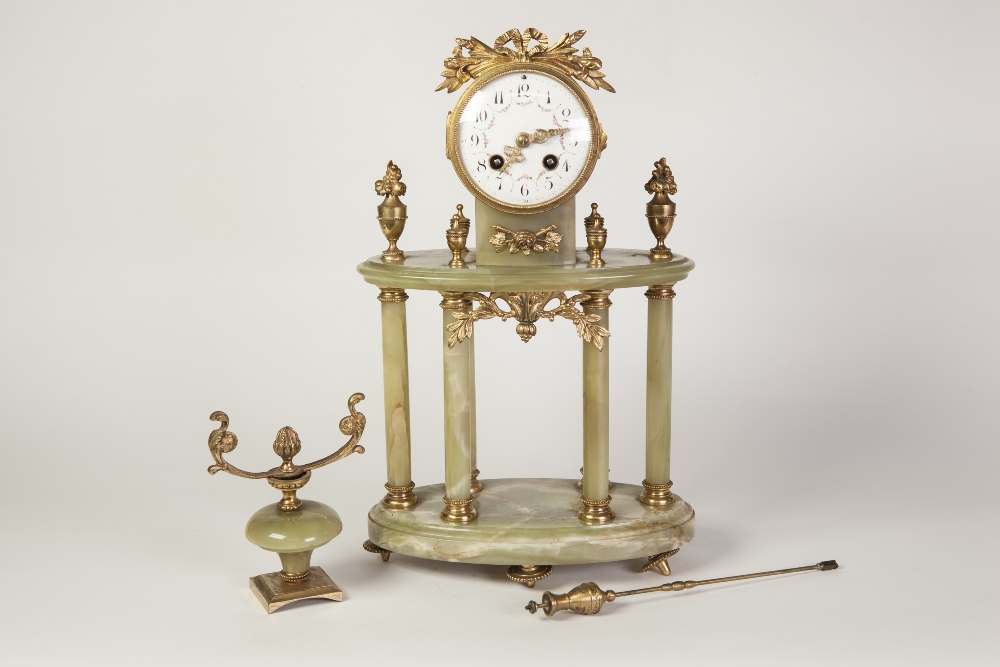 EARLY TWENTIETH CENTURY FRENCH GILT METAL AND GREEN ONYX PORTICO MANTEL CLOCK, the 4" enamelled