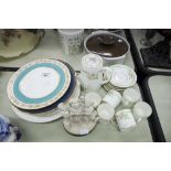 A SET OF SIX PARAGON CHINA COFFEE CANS, SAUCERS AND THE MATCHING COFFEE POT, VARIOUS CHINA PLATES