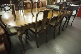 A WALNUTWOOD QUEEN ANNE STYLE DINING ROOM TABLE AND SIX SINGLE CHAIRS
