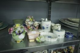 SELECTION OF WEDGWOOD ITEMS TO INCLUDE BLUE AND WHITE JASPERWARE, CLEMENTINE DISHES, FLORAL